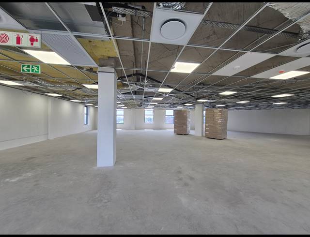 975M² OFFICE TO LET IN GLENADRIENNE EAST